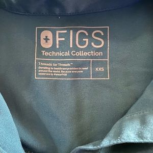 Fig scrubs Rafaela top. Some type of blue/green. I have no idea what. PO# 1596